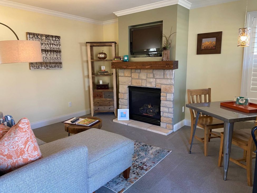 Oxford Cottage Living & Dining Area