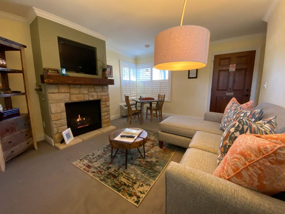 Oxford Living/Dining Area